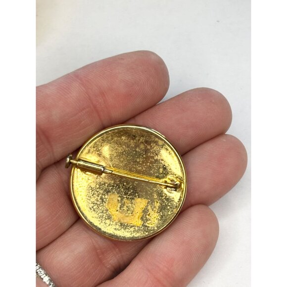 Vintage Gold-Tone & Black damascene gold brooch pin Round Pin Brooch With Intric - Picture 3 of 8